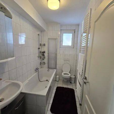 Rum i privatbostad Charmantes Zimmer, Geteilte Kueche & Bad